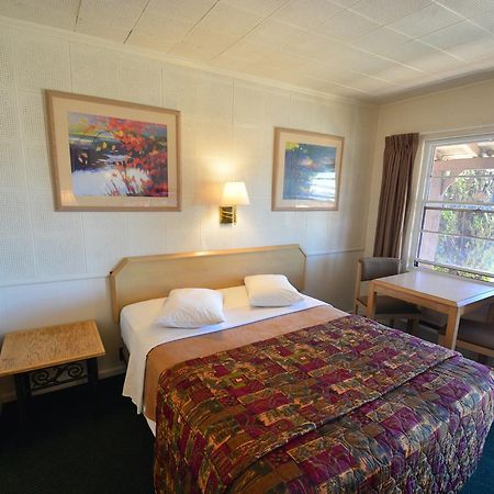 Western Hills Motel 깃대 외부 사진