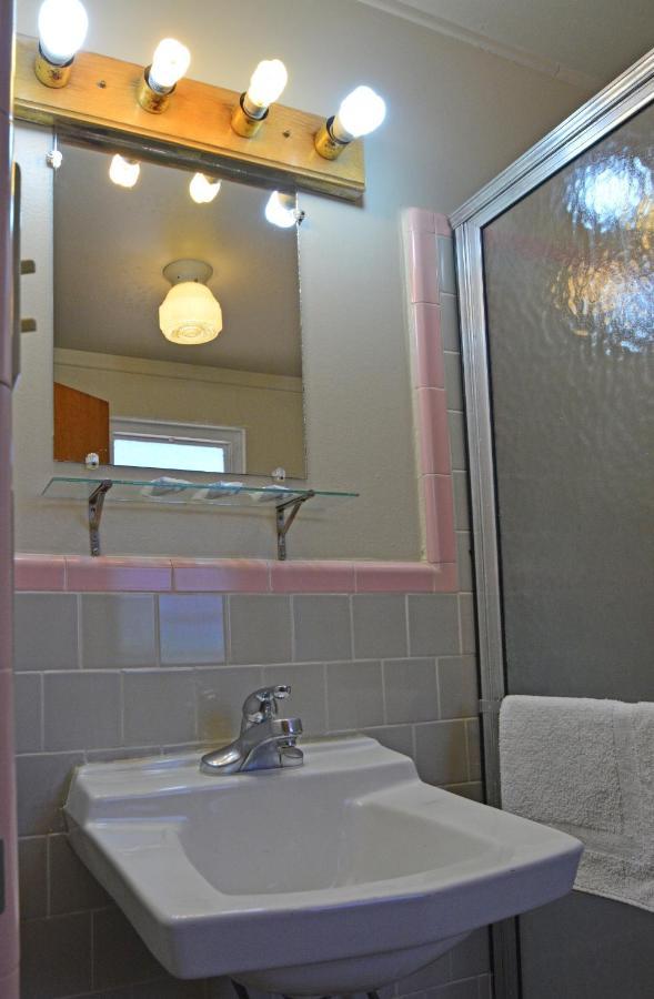 Western Hills Motel 깃대 외부 사진