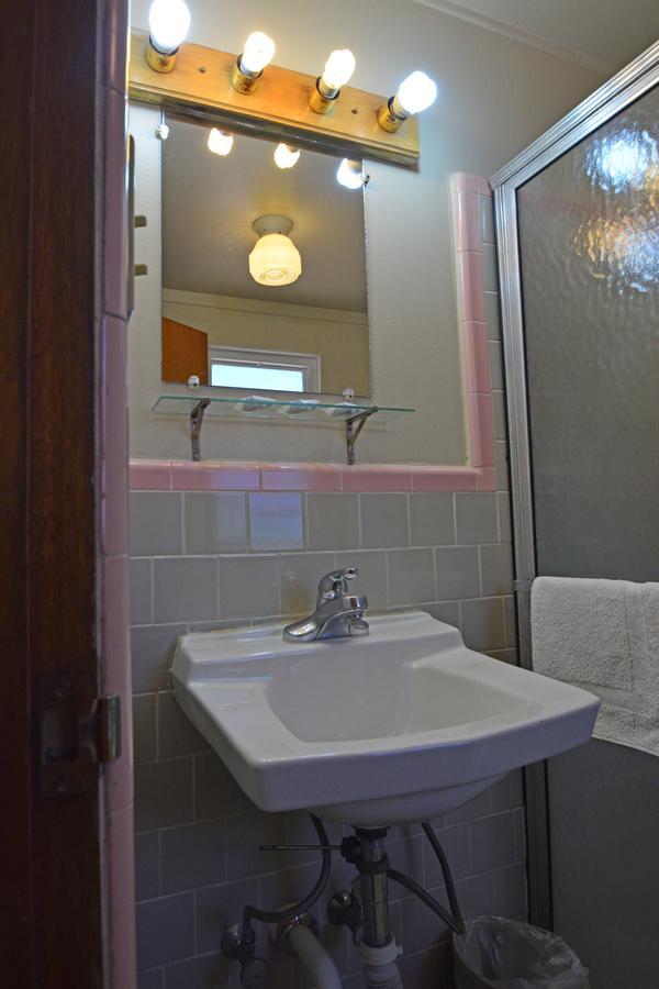 Western Hills Motel 깃대 외부 사진