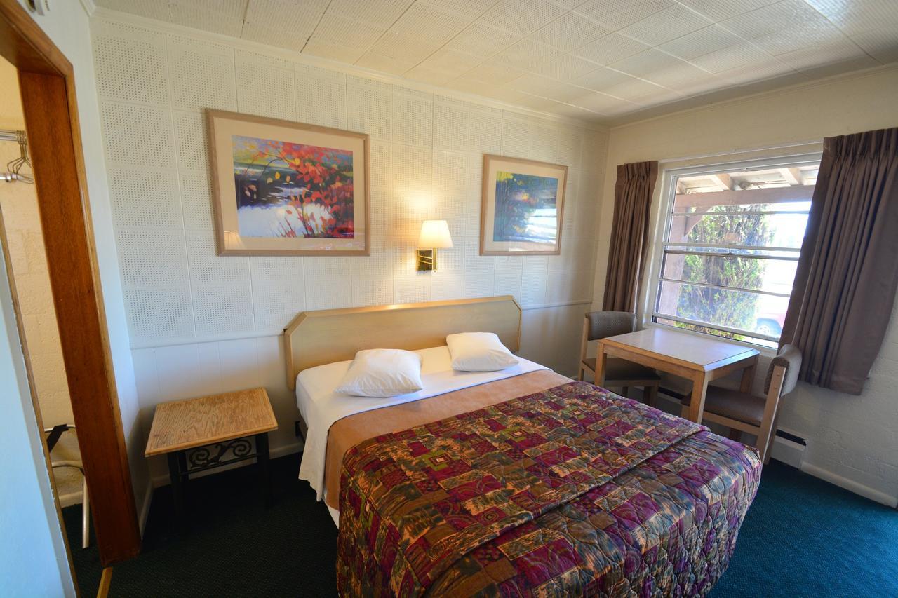 Western Hills Motel 깃대 외부 사진